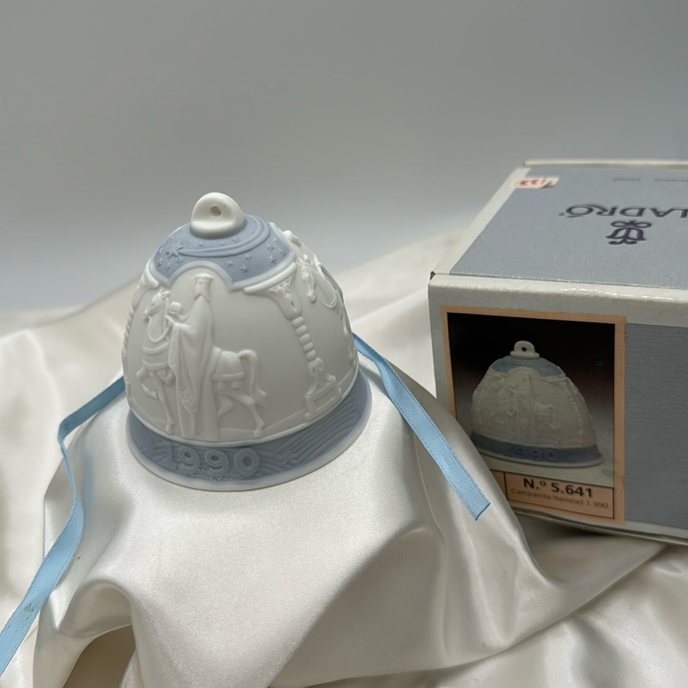 1990 Lladro Christmas Bell